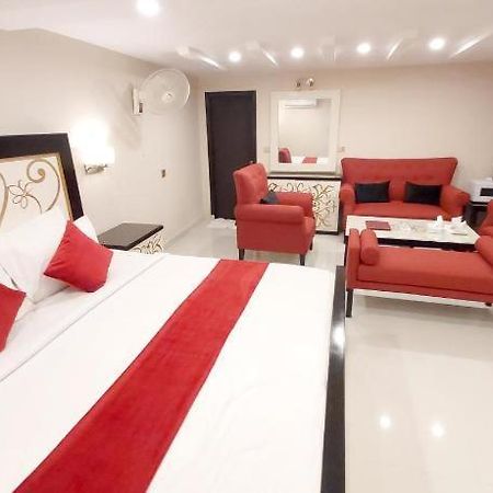 Hotel Mairona Gulberg Λαχόρη Εξωτερικό φωτογραφία