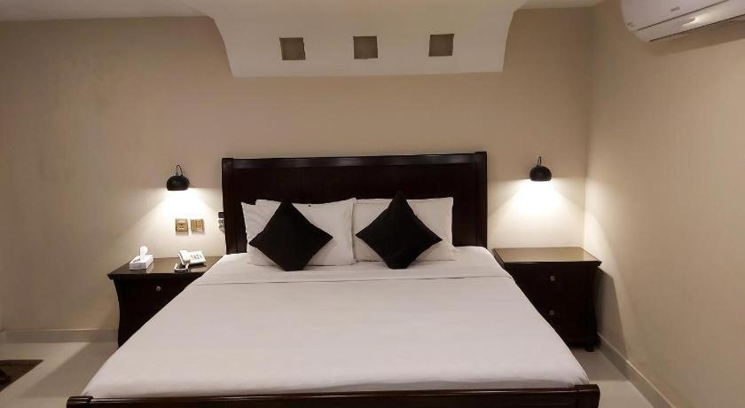 Hotel Mairona Gulberg Λαχόρη Εξωτερικό φωτογραφία