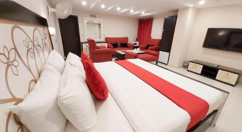 Hotel Mairona Gulberg Λαχόρη Εξωτερικό φωτογραφία